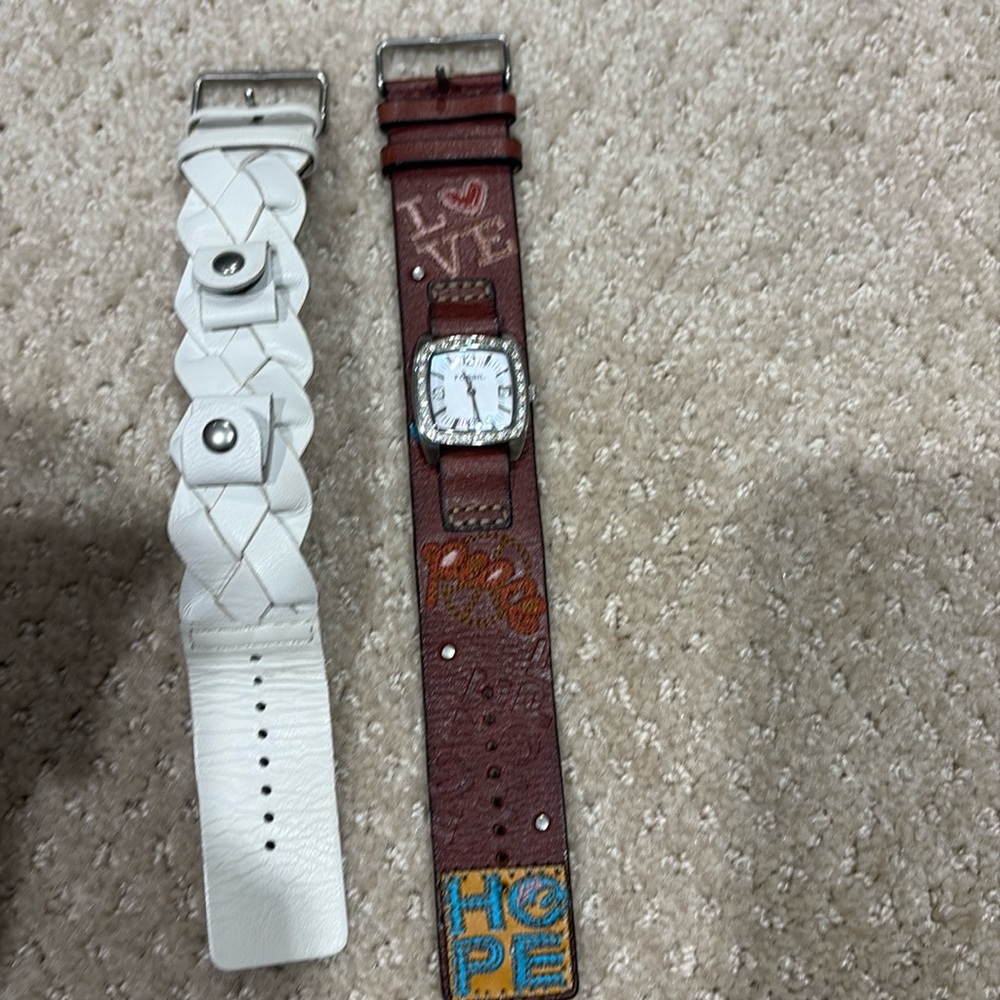 Fossil watch with extra watch strap